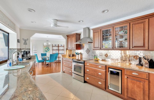 Apollo Beach House | Unforgettable Summer Getaways: Pet-Friendly Ocean View Retreat