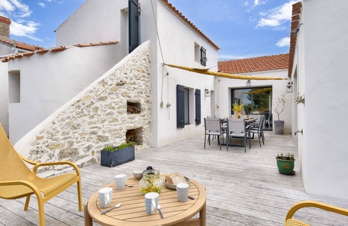 La Gueriniere House | Heated pool, garden, villa for 8 adults 2 children