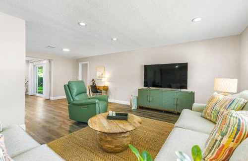 Clearwater House | Relax at Clearwater & Dunedin: Heated Pool and Hot Tub