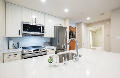 Upper Village Condo | Heated Pool, Hot Tub & Gym at Ski-in/out Retreat