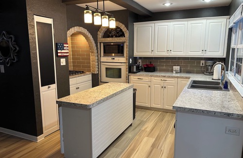 Niles House | Indulgent Retreat with Heated Pool, Hot Tub & Nearby Wineries