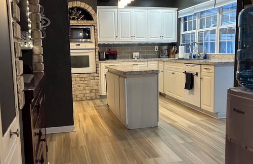 Niles House | Indulgent Retreat with Heated Pool, Hot Tub & Nearby Wineries