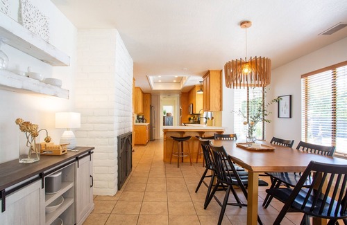 Los Alamos House | Ideal Stay with High-Speed WiFi and Private Pool Access