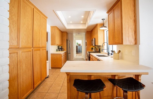 Los Alamos House | Ideal Stay with High-Speed WiFi and Private Pool Access