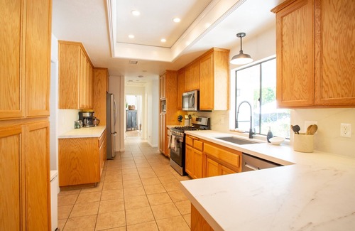 Los Alamos House | Ideal Stay with High-Speed WiFi and Private Pool Access