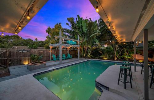 Largo Villa | Guest Rated 10/10: Beachside Pool House with Gym & BBQ