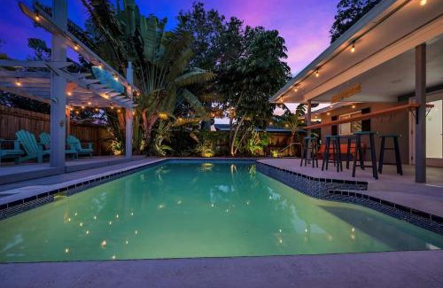Largo Villa | Guest Rated 10/10: Beachside Pool House with Gym & BBQ