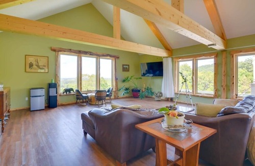 Eureka Springs House | Relaxing King Suites with Heated Pool and Hot Tub Bliss