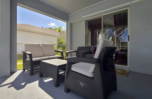 West Melbourne House | Relaxing Lakeview Retreat with Heated Pool & Spa Amenities