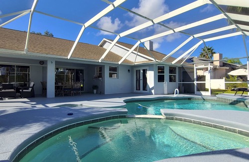West Melbourne House | Relaxing Lakeview Retreat with Heated Pool & Spa Amenities