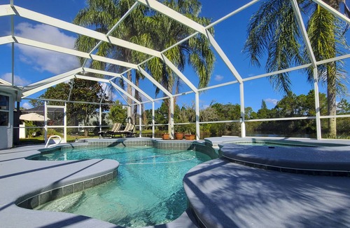 West Melbourne House | Relaxing Lakeview Retreat with Heated Pool & Spa Amenities