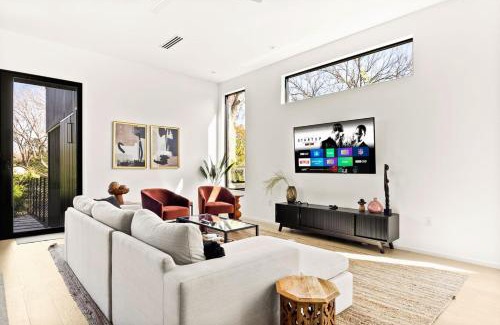 Barton Heights House | Heated Pool Luxury Zilker home Sleeps 8 great view