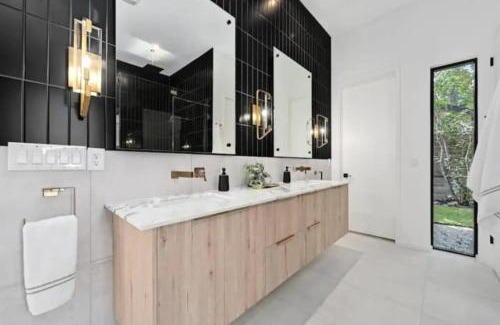 Barton Heights House | Heated Pool Luxury Zilker home Sleeps 8 great view