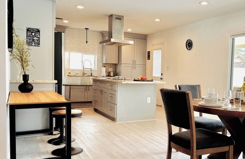 Cox Heights House | Heated Pool, Min to Old Town, 2 King Bedrooms, Soft H20, Fully Equipped Kitchen