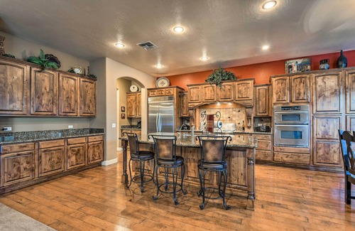 Power Ranch House | Top-Rated Gilbert Home with Heated Pool and Putting Green
