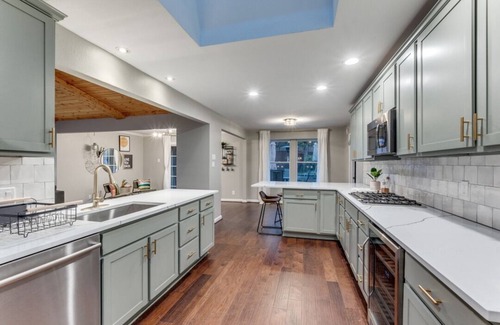 Far North Dallas House | Unwind with Heated Pool, Putting Green & Movie Theater