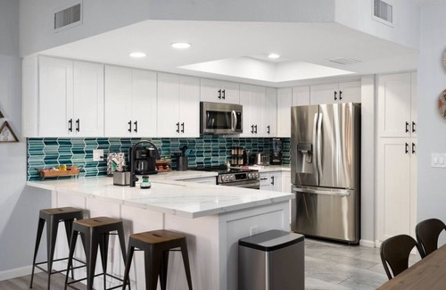 Phoenix House | Experience Summer FUN in Phoenix: Pool, Spa & Golf Retreat
