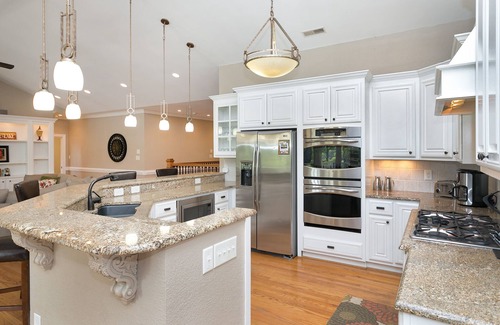 Littleton House | Book Your Dream Summer Retreat with Pool and Spa Access