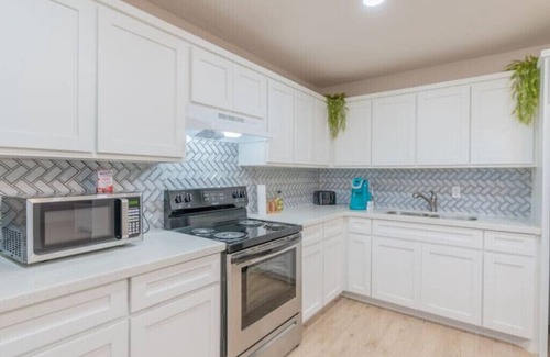 South Padre Island Condo | Heated Pool & Oceanfront Condo at Beach Center - 10/10 Rated