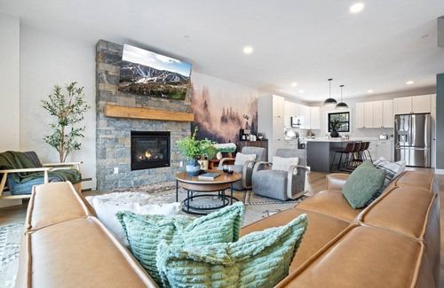Sunday River Area House | Heated POOL|Views|HotTub|Sauna|2mi to SR Golf Club