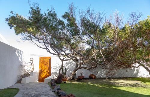 Arenas del Mar House | Enchanting Beachfront Escape with Ocean Views & Family Comfort
