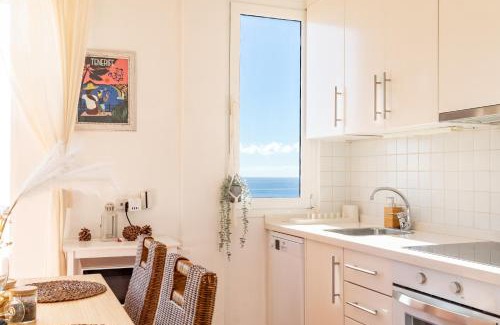 Arenas del Mar House | Enchanting Beachfront Escape with Ocean Views & Family Comfort