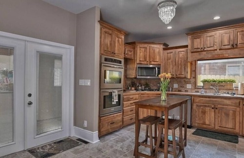 Independence House | Heated Salt Water Pool and Large Home l Spring Break! Close to Soccer + Royals