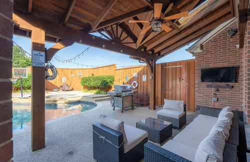 Frisco House | Heated Spa & Pool & Billard & Piano -King Beds in center Frisco 4 beds & 3 baths