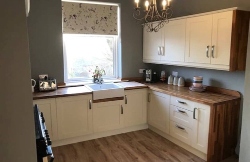 Halifax Cottage | Discover Heather Bank Cottage: Family-Friendly Retreat in Halifax
