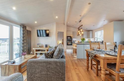 Hundall House | Unmatched Family Comfort at Heather Lodge - Rated 10/10