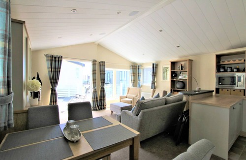 Mudeford House | Heathfield Lodge: Guest Rated 10/10 with Family-Friendly Perks