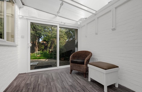 Ashford House | Heathrow Living Stanwell: Family-Friendly 5-Bedroom Retreat