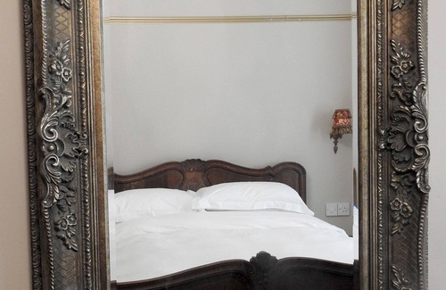 Heaton Apartment | Cozy Heatopia Apartment: Your Next Travel Destination
