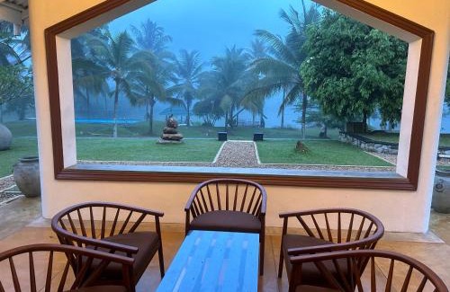 Yattapatha Villa | Serene Retreat at Heaven By The Lake with Ocean Views