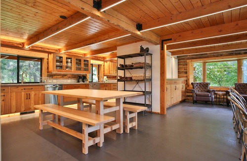 Leavenworth House | Heaven Can Wait Lodge - Private Riverfront Retreat with Views