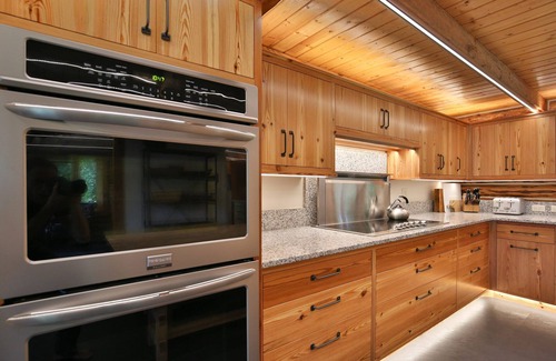 Leavenworth House | Heaven Can Wait Lodge - Private Riverfront Retreat with Views