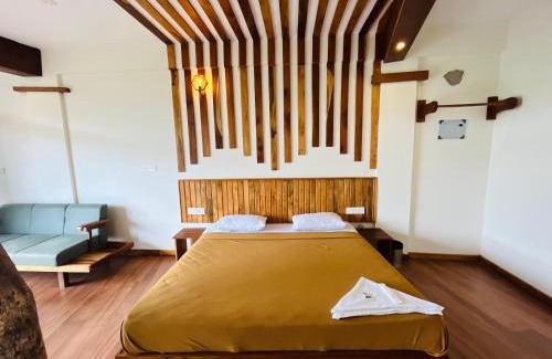Vayittiri House | Relaxing Heaven Hills Resorts with Pool & Hot Tub Access