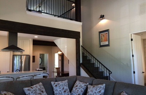 Dripping Springs House | Tranquil Escape at Monticello Cottage - Rated 10/10