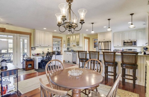 Ocracoke House | Scenic Harbor Views at Heaven on Ocracoke Hotel