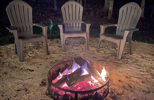 Eatonton House | Relax at Heaven on the Lake with Spa and Scenic Views
