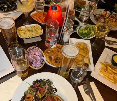 Godalming House | Pet-Friendly Getaway at The Squirrel with Breakfast Included