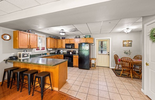 Sevierville Cottage | Cozy Retreat at Heaven Sent - Pet-Friendly Cabin with Fireplace