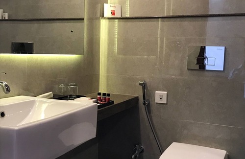 Kanpur Hotel | Discover Heaven View Clarks Inn: Family-Friendly Retreat