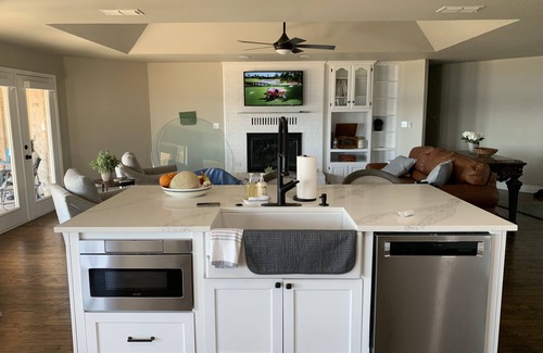 Graham House | Beachfront Paradise with Spa and Pet-Friendly Amenities