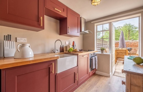 Sudbury Apartment | Tranquil 16th Century Cottage with Breakfast in Rural Village