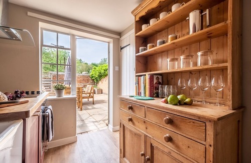 Sudbury Apartment | Tranquil 16th Century Cottage with Breakfast in Rural Village