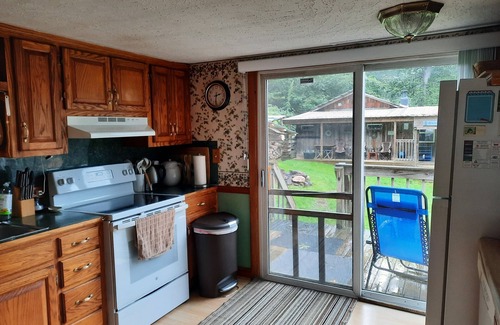 Warrensville House | Heavenly Haven, a 2/2 home in the lovely Blue Ridge Mountains with scenic views.