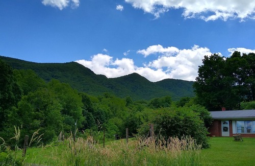 Warrensville House | Heavenly Haven, a 2/2 home in the lovely Blue Ridge Mountains with scenic views.