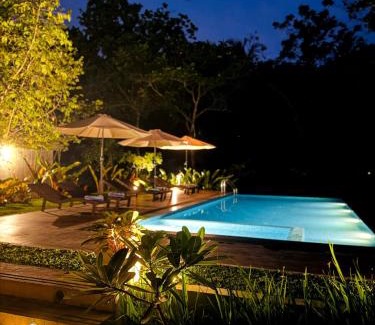 Tangalle Hotel | Cozy Retreat at Heavenly Hideaway with Family-Friendly Dining