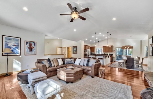 Bijou Park House | Spacious Retreat with Pool, Lake View & Hot Tub - Sleeps 10